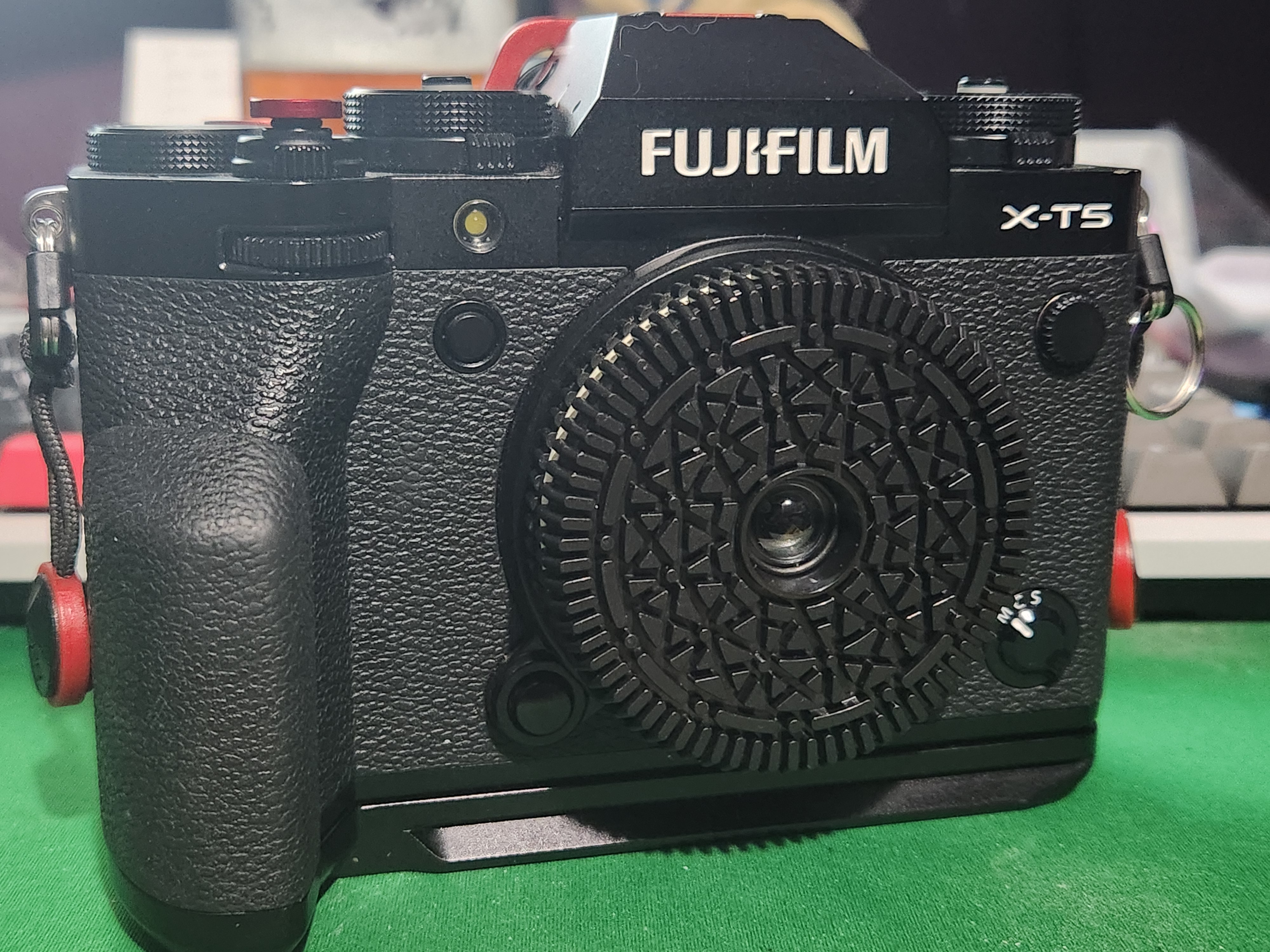 Retropia lens